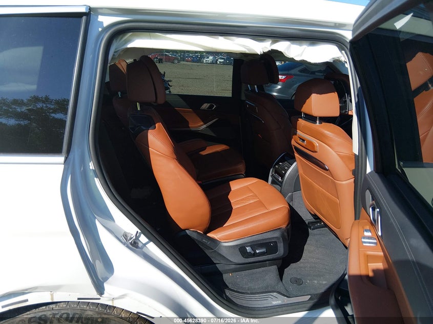 2024 BMW X7 auction photo 8