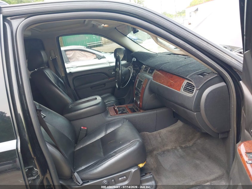 2010 CHEVROLET TAHOE auction photo 5