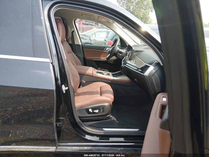 2024 BMW X7 auction photo 5