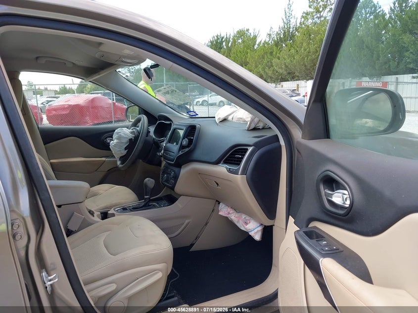 2019 JEEP CHEROKEE auction photo 5
