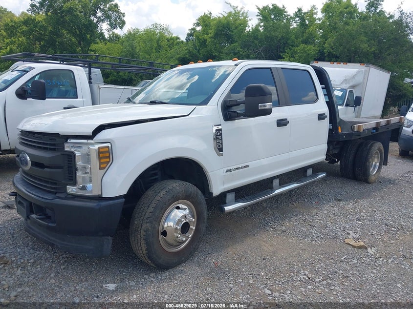 2019 FORD F-350 CHASSIS auction photo 2