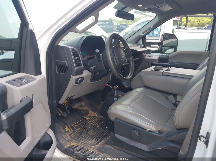2019 FORD F-350 CHASSIS auction photo 6