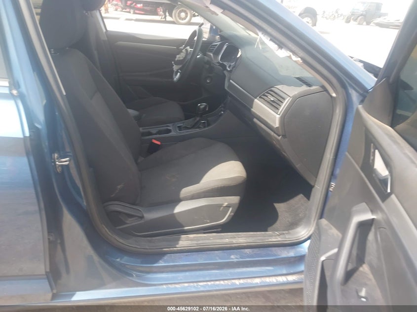 2019 VOLKSWAGEN JETTA auction photo 5