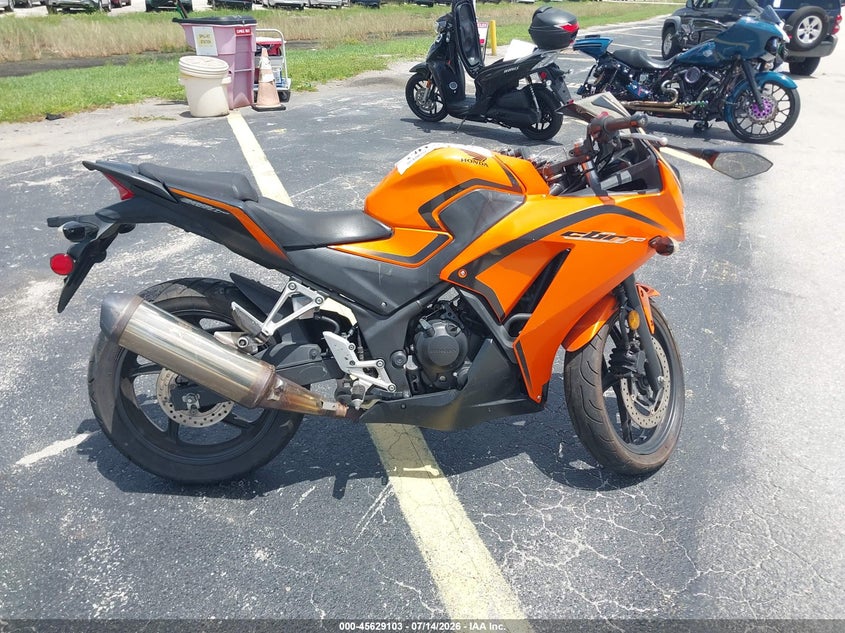 2016 Honda Cbr300 R VIN: MLHNC5101G5200467 Lot: 45629103