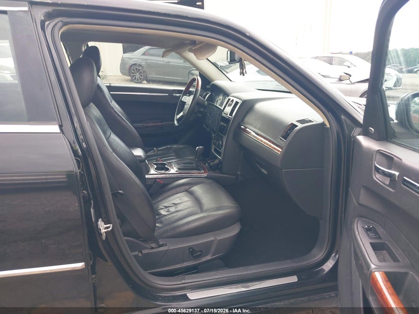 2010 CHRYSLER 300C auction photo 5