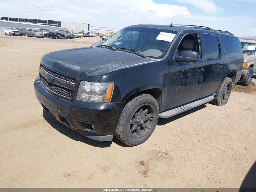 2013 Chevrolet Suburban Lt, Normal Wear & Tear, IAAI, VIN 1GNSCJE0XDR244701 — photo 2
