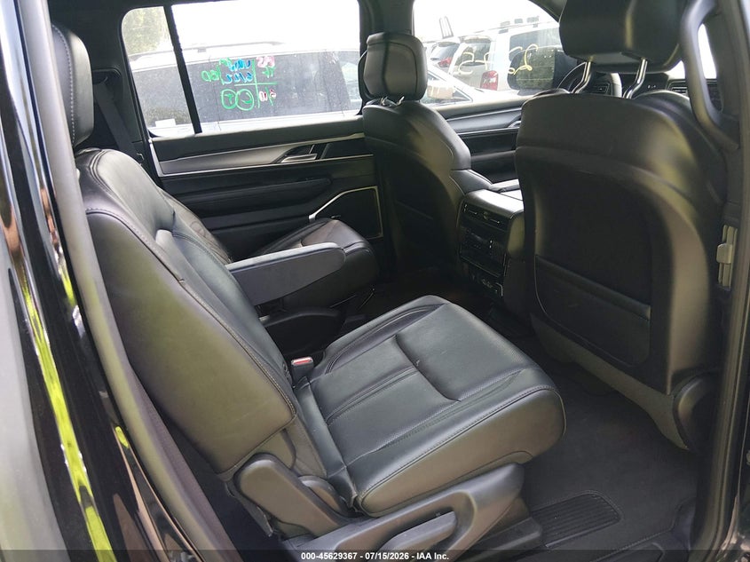 2025 Jeep Wagoneer L Series Ii 4X4 VIN: 1C4SJSBP3SS538243 Lot: 45629367
