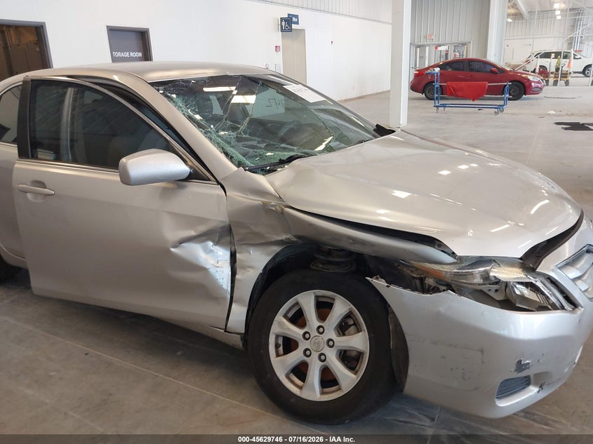 Фото 6 - TOYOTA CAMRY