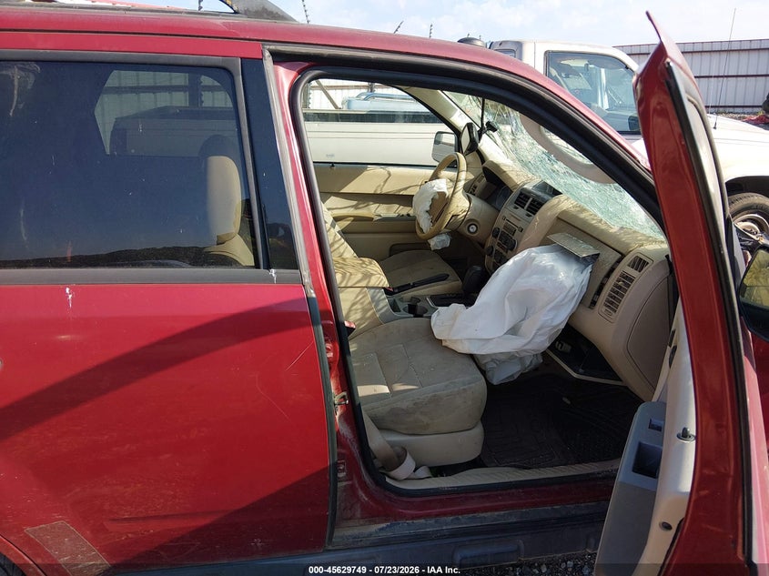 2011 FORD ESCAPE auction photo 5