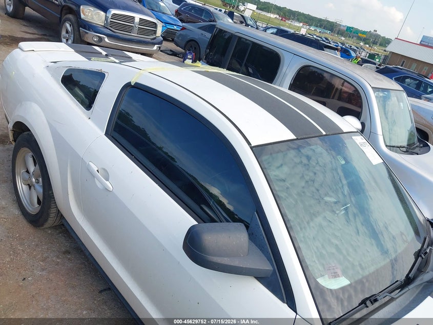 2009 FORD MUSTANG auction photo 6