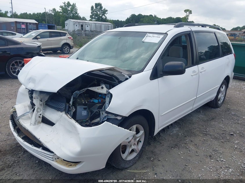 2005 TOYOTA SIENNA auction photo 2