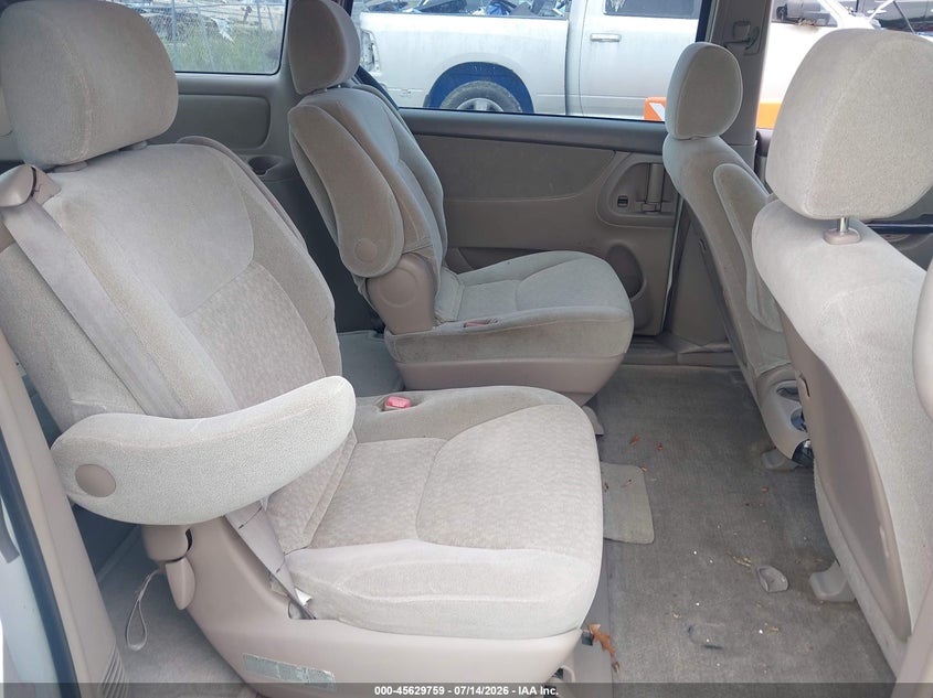 2005 TOYOTA SIENNA auction photo 8