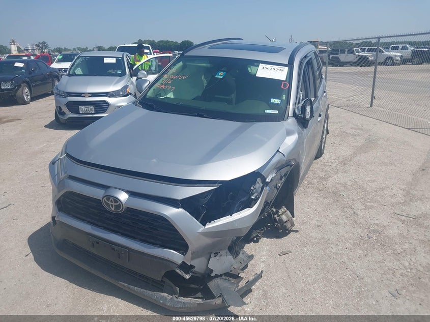 2019 Toyota RAV 4, All Over, IAAI, VIN JTMP1RFV5KD028097 — photo 2