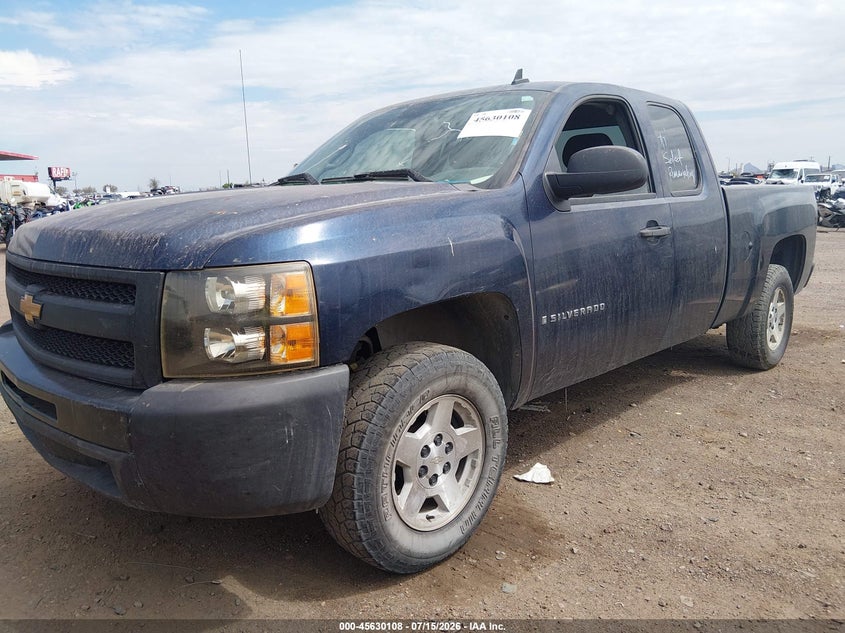2009 Chevrolet Silverado, Normal Wear & Tear, IAAI, VIN 1GCEC19X09Z153313 — photo 2