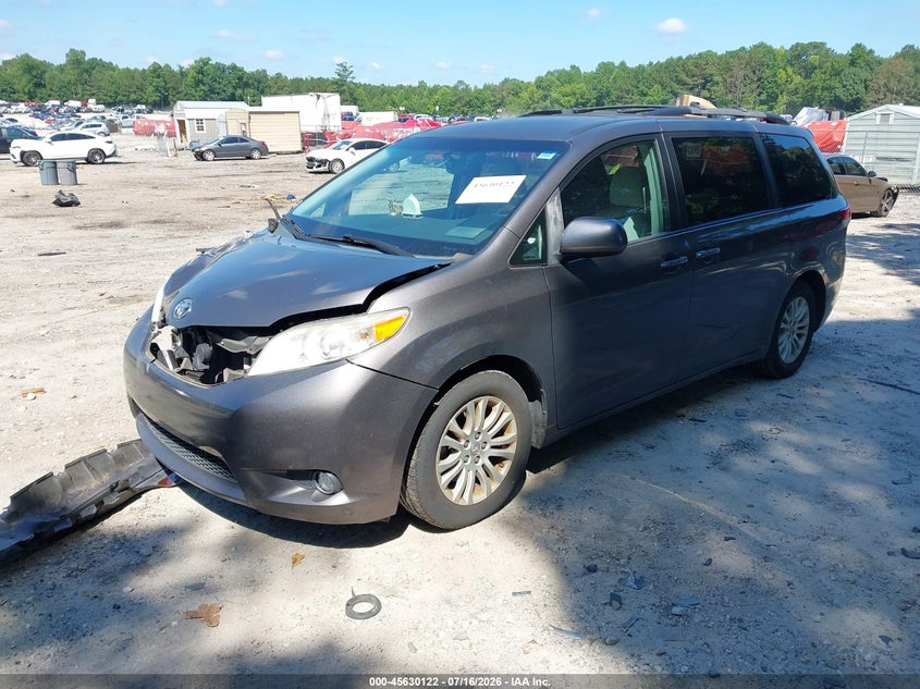 2012 Toyota Sienna, Front End, IAAI, VIN 5TDYK3DC8CS201634 — photo 2