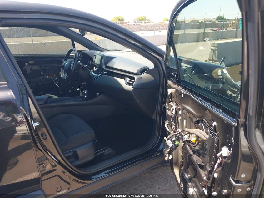 2018 TOYOTA C-HR auction photo 5