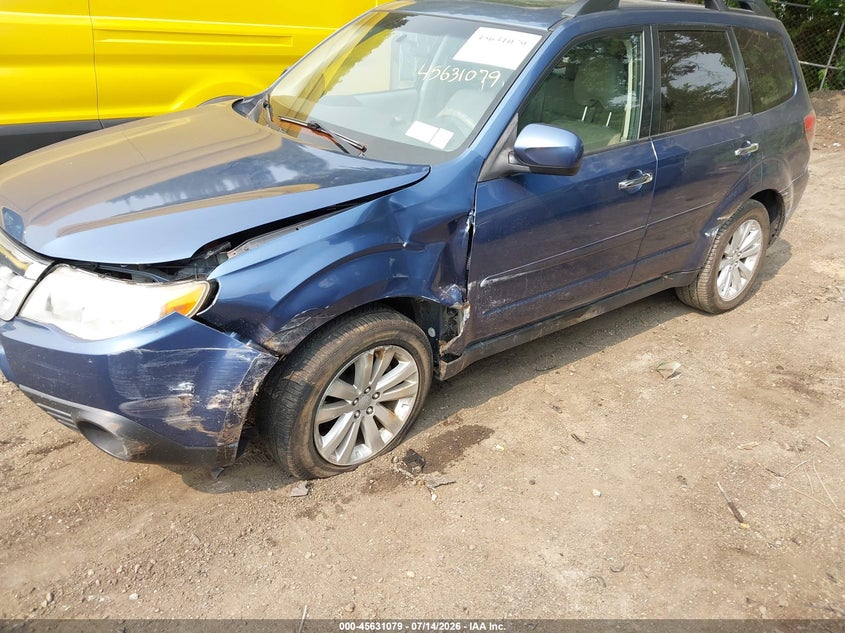 2013 SUBARU FORESTER auction photo 6