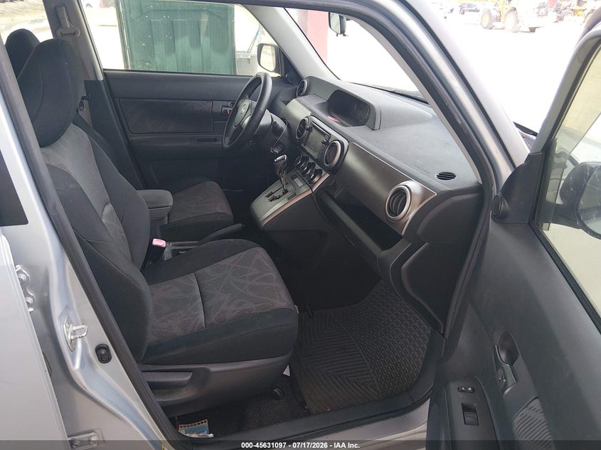 2013 SCION XB auction photo 5