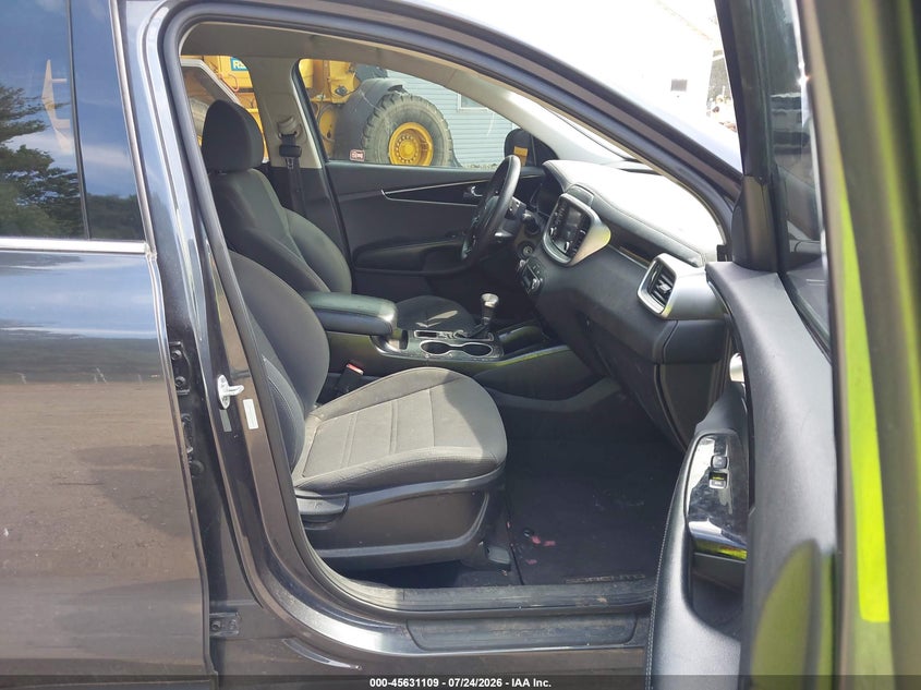 2019 KIA SORENTO auction photo 5