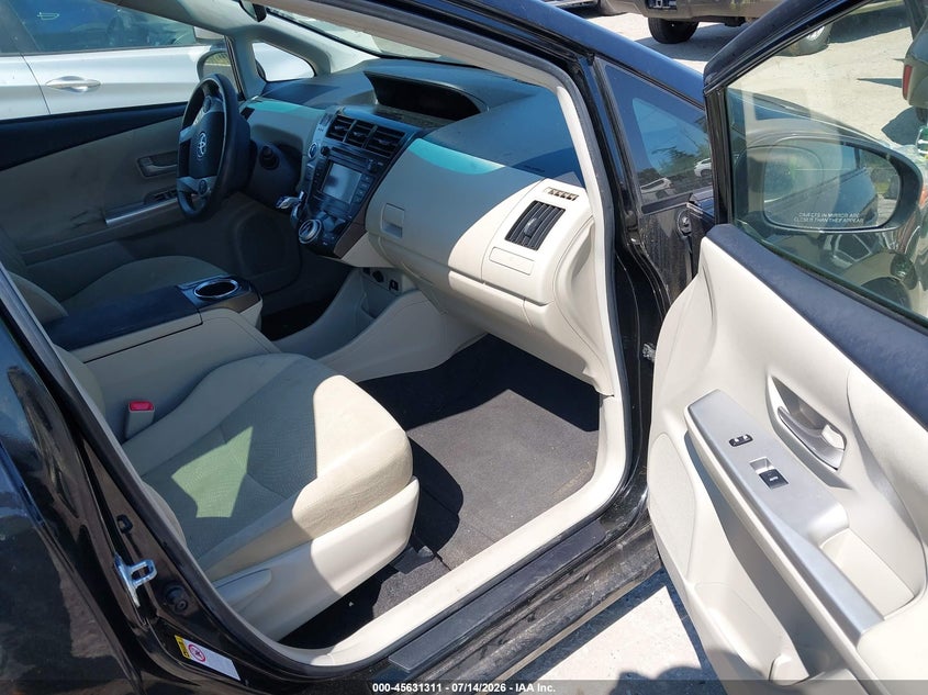 2013 TOYOTA PRIUS V auction photo 5