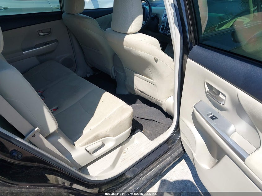 2013 TOYOTA PRIUS V auction photo 8