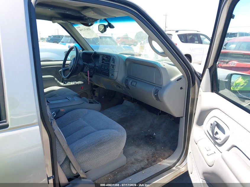1999 GMC SUBURBAN auction photo 5