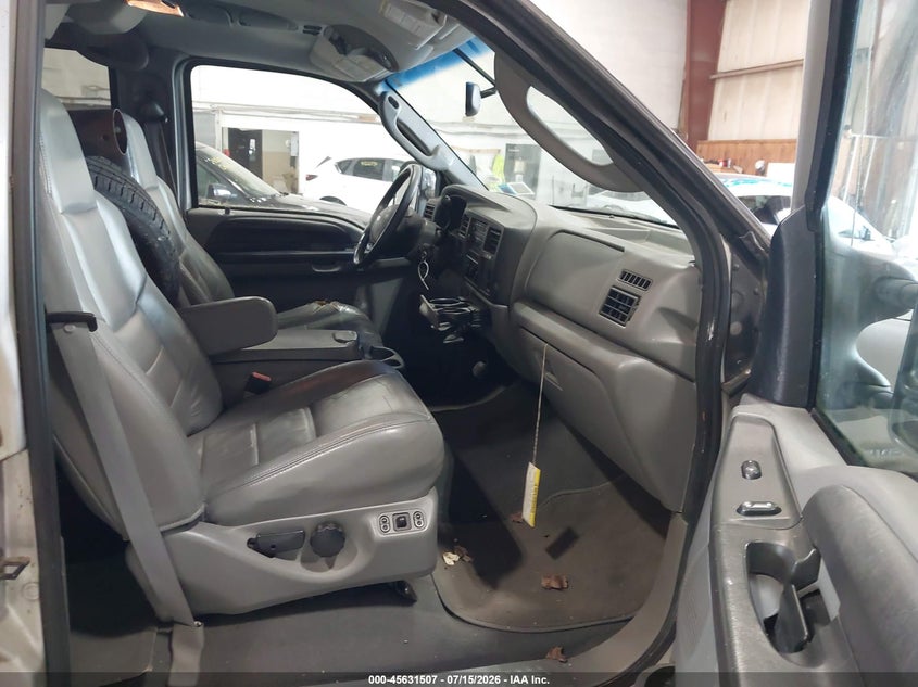 2005 FORD EXCURSION auction photo 5