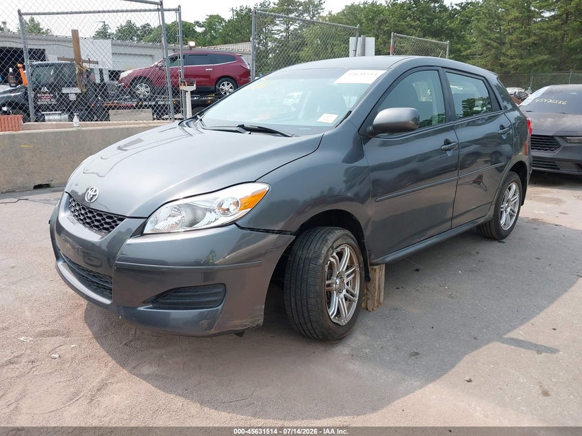 2009 Toyota Matrix, Left Front, IAAI, VIN 2T1KU40E49C135467 — photo 2