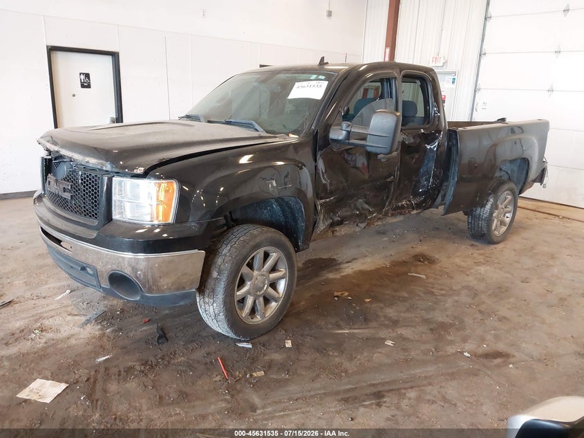 2009 GMC Sierra, Front & Rear, IAAI, VIN 1GTEC29089Z180915 — photo 2