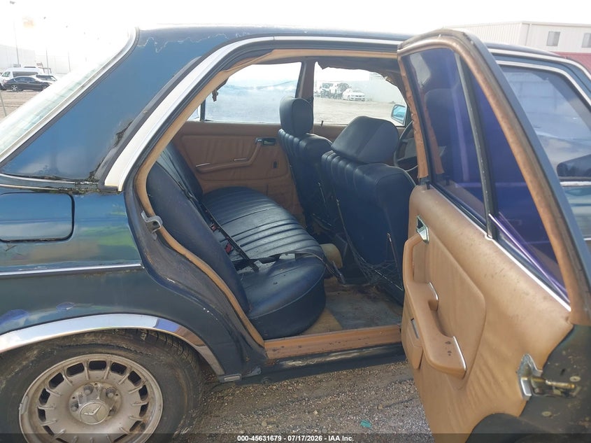 1984 MERCEDES-BENZ 300 auction photo 8