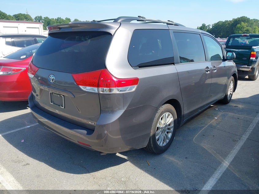 2011 TOYOTA SIENNA auction photo 4