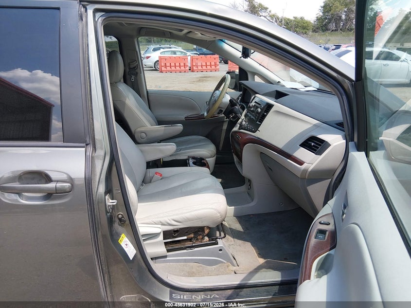 2011 TOYOTA SIENNA VAN 3.5L V-6 DOHC, VVT, 265HP