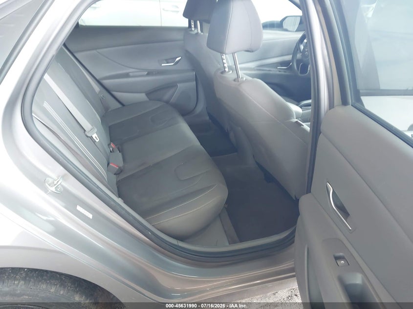2021 HYUNDAI ELANTRA auction photo 8