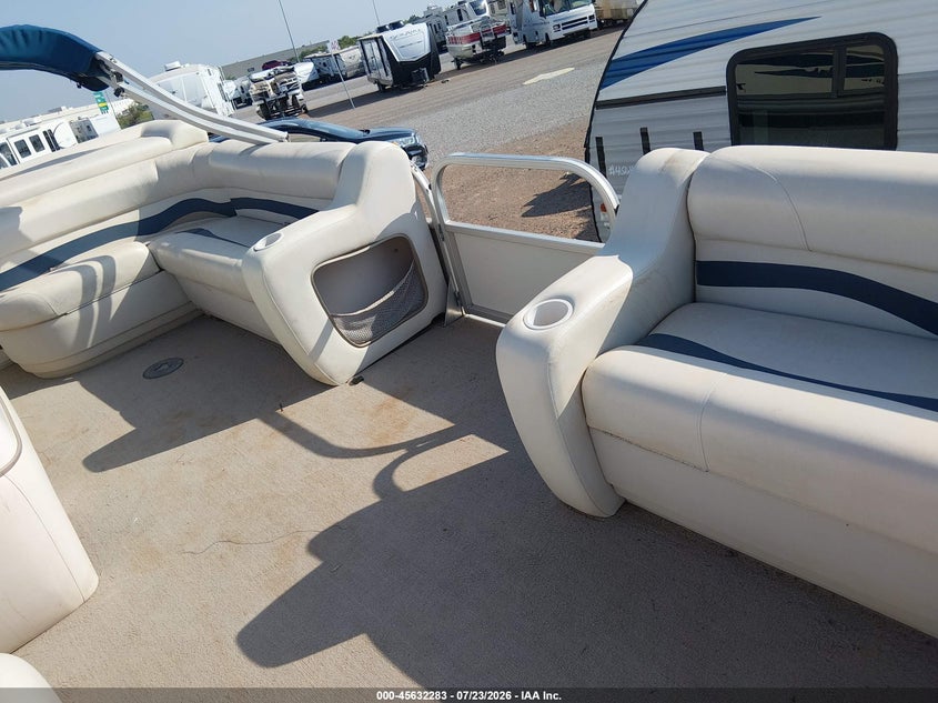 2011 SUNTRACKER PONTOON auction photo 5