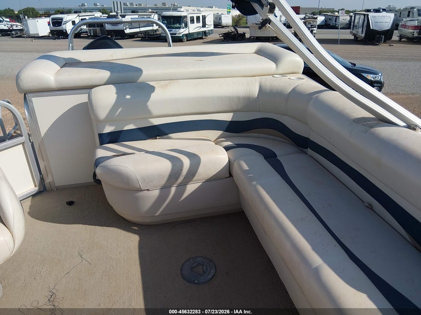2011 SUNTRACKER PONTOON auction photo 8