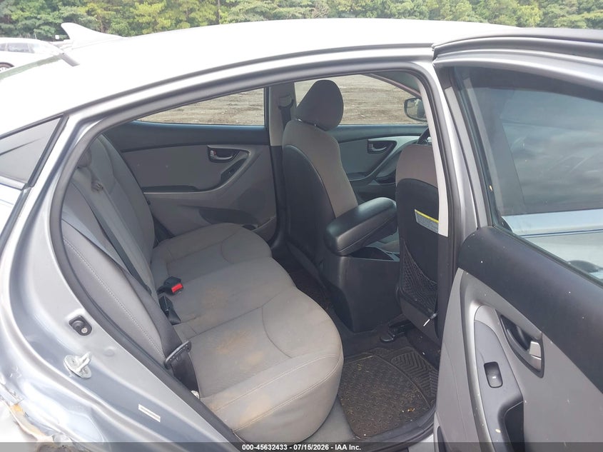 2015 HYUNDAI ELANTRA auction photo 8