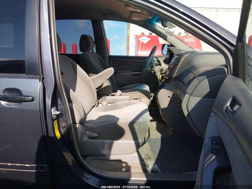 2006 TOYOTA SIENNA auction photo 5