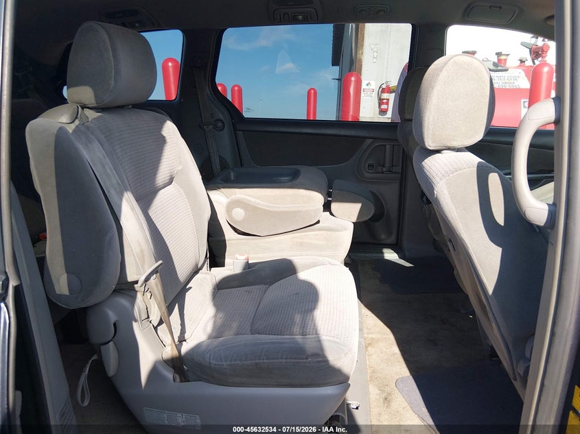 2006 TOYOTA SIENNA auction photo 8