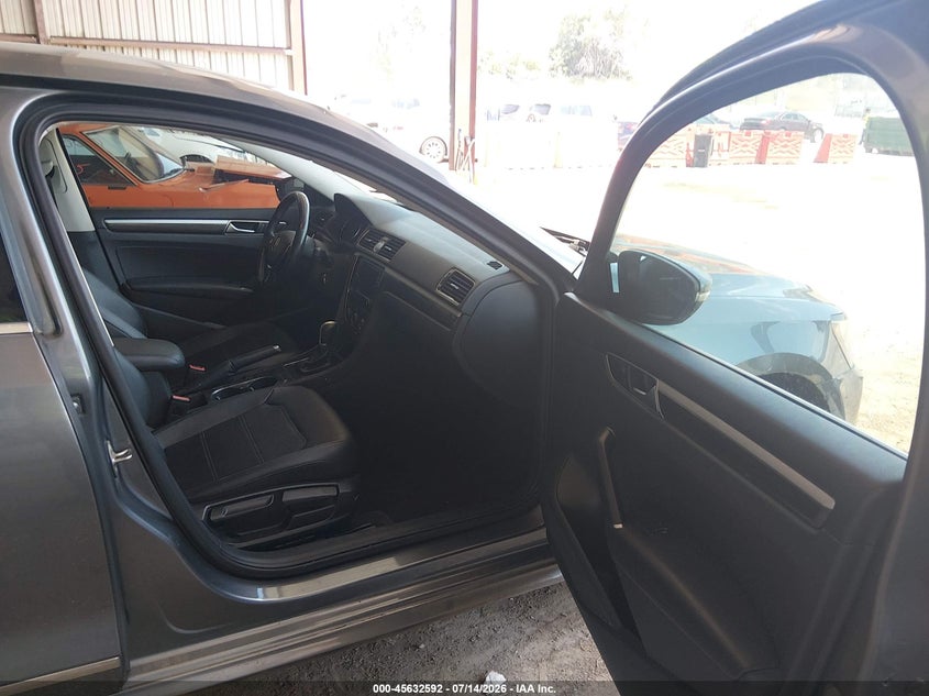 2016 VOLKSWAGEN PASSAT auction photo 5