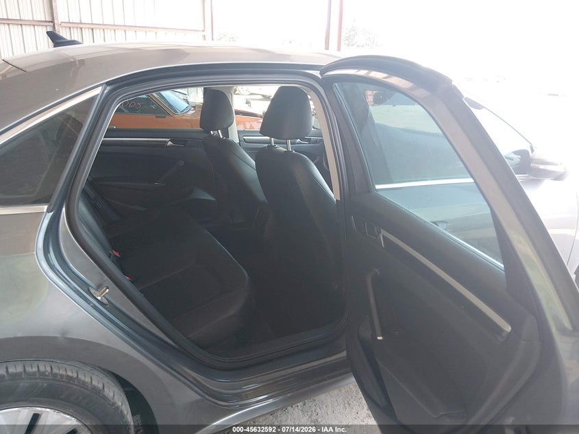 2016 VOLKSWAGEN PASSAT auction photo 8