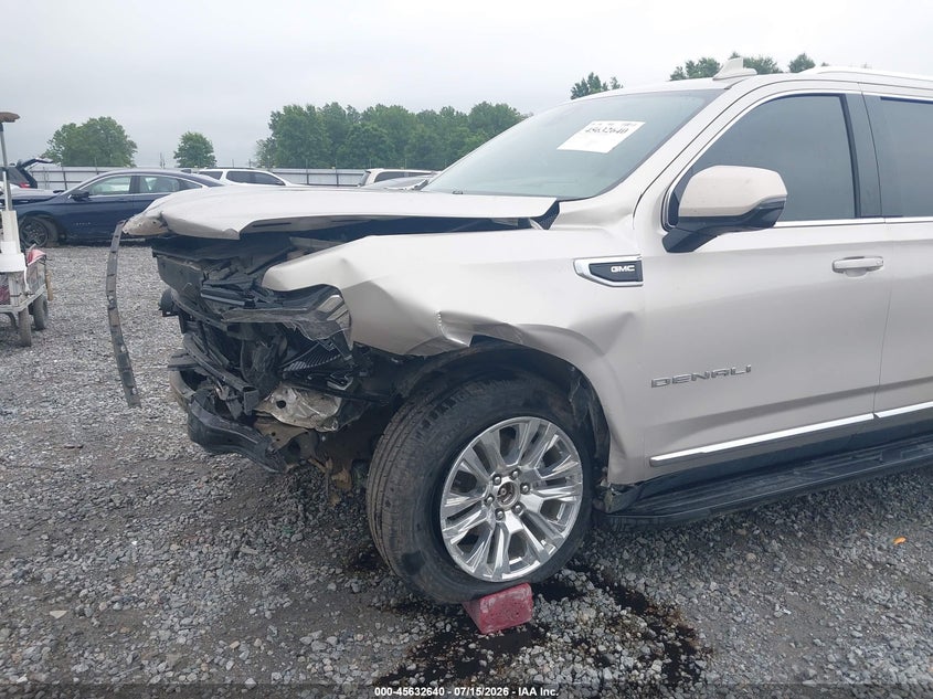 2022 GMC YUKON XL auction photo 6