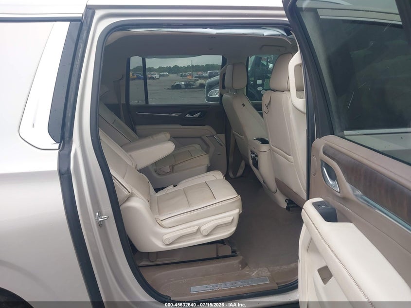 2022 GMC YUKON XL auction photo 8
