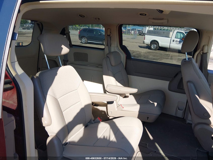 2010 Chrysler Town & Country Lx VIN: 2A4RR4DE3AR241725 Lot: 45632658