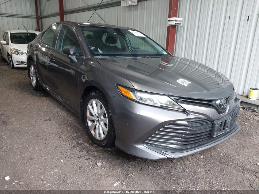 TOYOTA CAMRY - zdjęcie 1