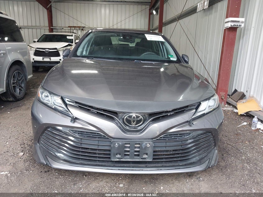 TOYOTA CAMRY - zdjęcie 12