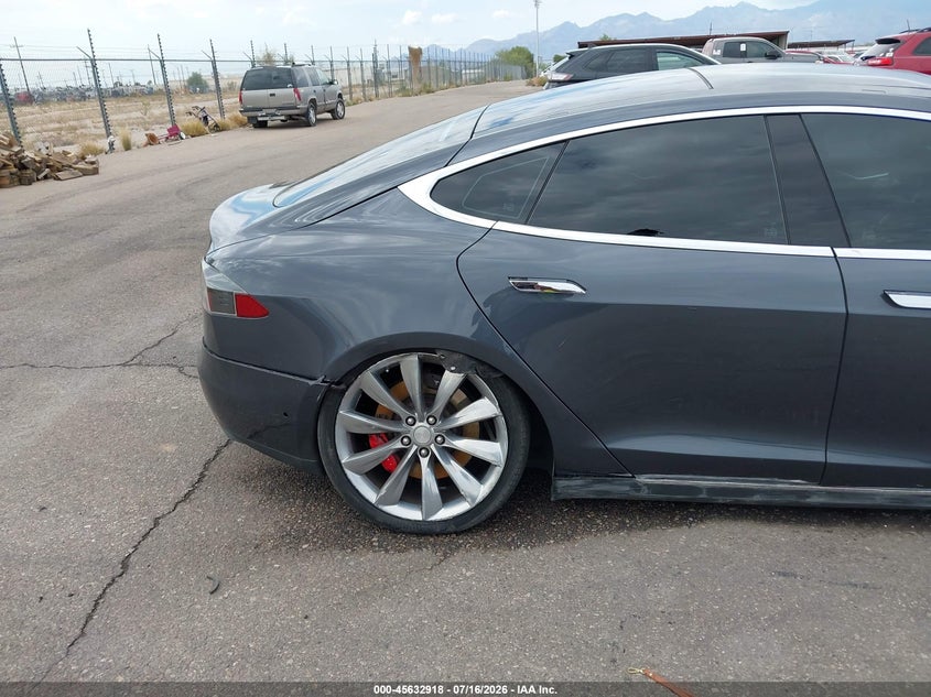 2015 Tesla Model S 85D/P85D VIN: 5YJSA1E48FF116158 Lot: 45632918