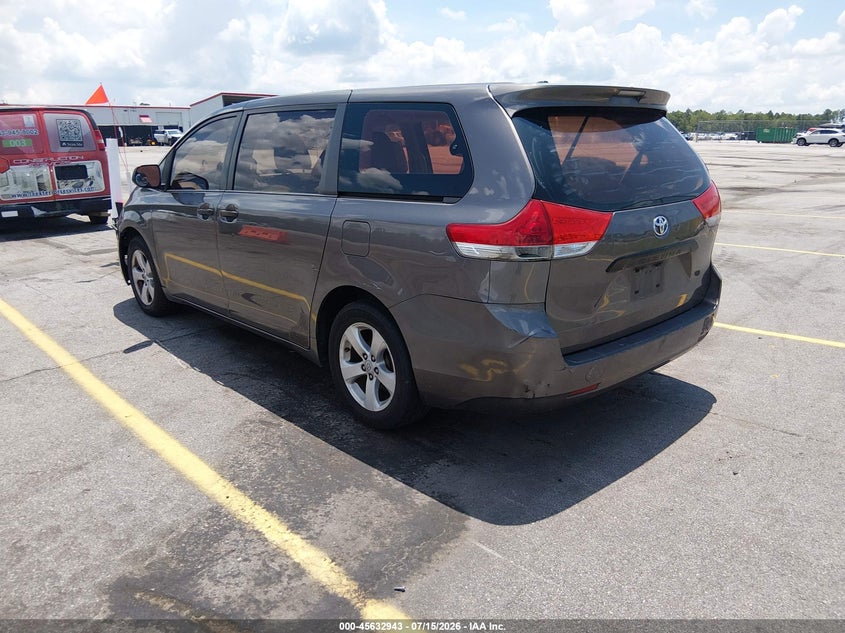 2012 TOYOTA SIENNA auction photo 3