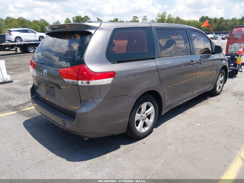 2012 TOYOTA SIENNA auction photo 4
