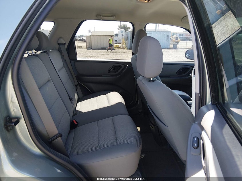 2005 FORD ESCAPE auction photo 8