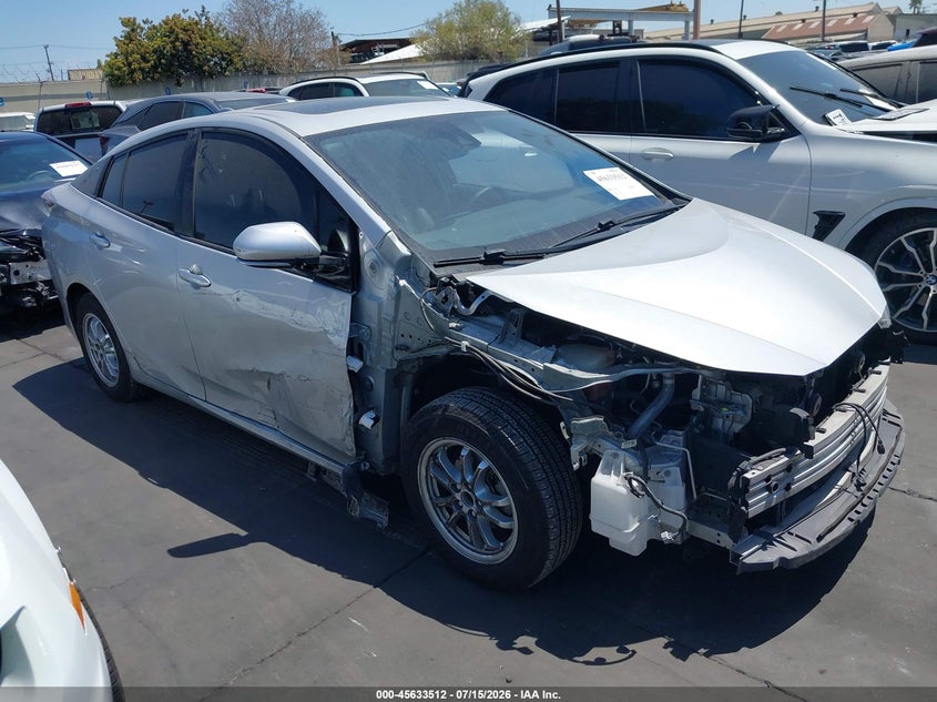 Vin: jtdkarfu8j3057048, lot: 46131978, toyota prius four 2018 img_1